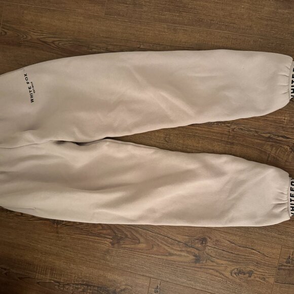 Women's Cream Sweatshirt - Picture 4 of 7